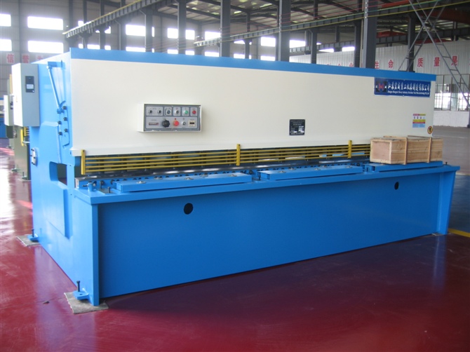 QC12Y系列液壓擺式剪板機(jī)